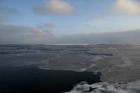 Store mengder ferskvann hoper seg opp i Polhavet, men det er for tidlig å si noe sikkert om konsekvensene av dette.